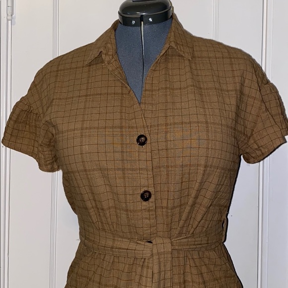 🤍 Lush Button-up Dress 🤍 - Picture 2 of 6